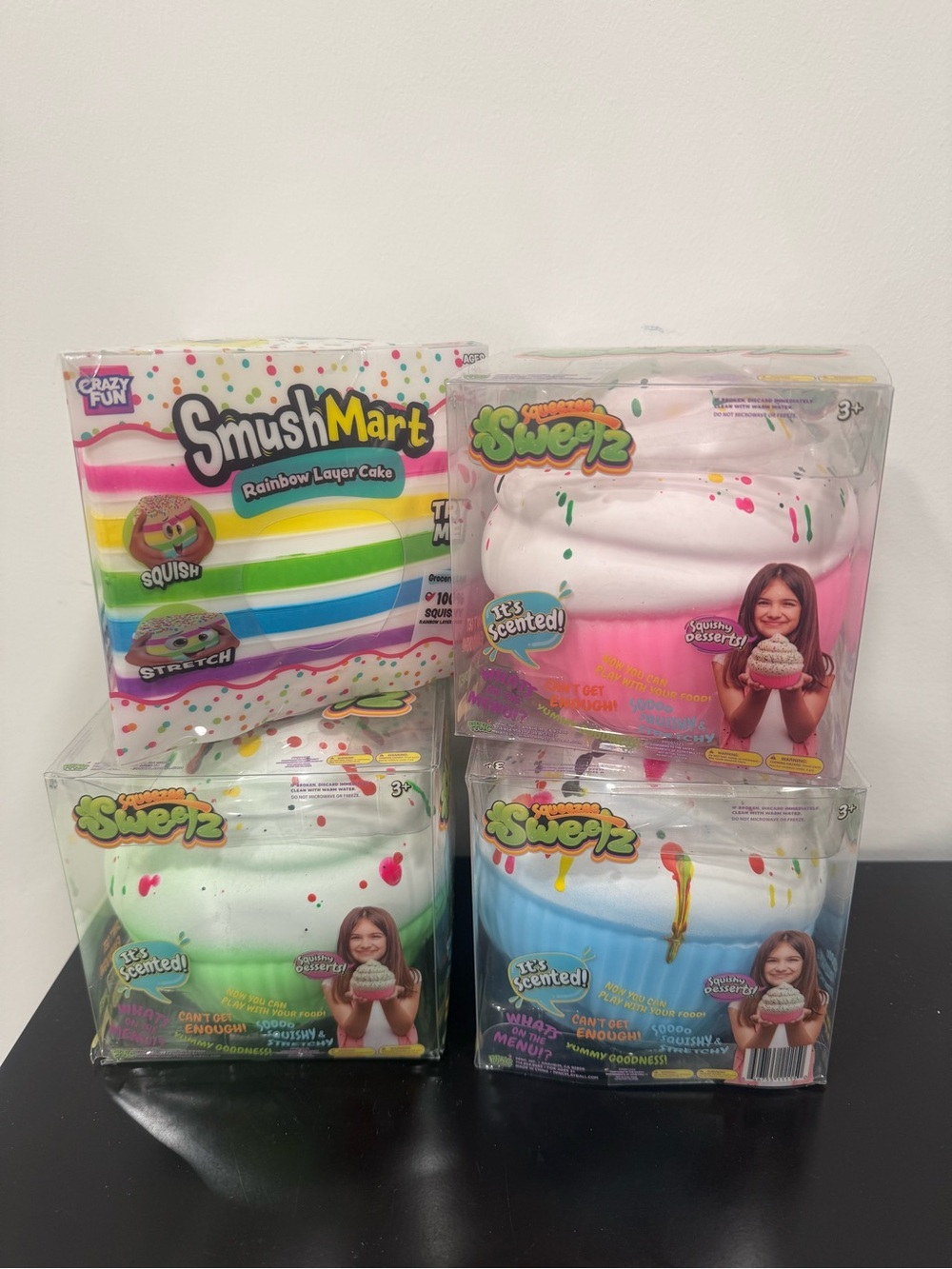Squeezee Sweetz Scented Squishy Cupcake set of 3 and 1 smushmart cake
